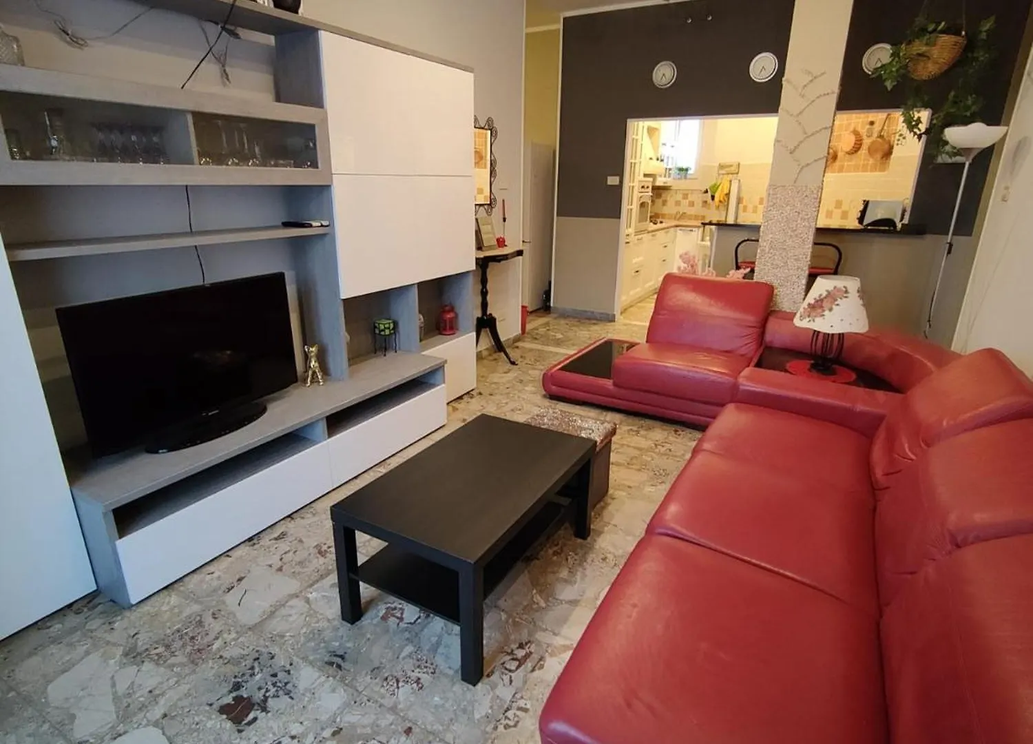 Contatos de Elegante Appartamento 90 Mq Zona Corticella Fiera